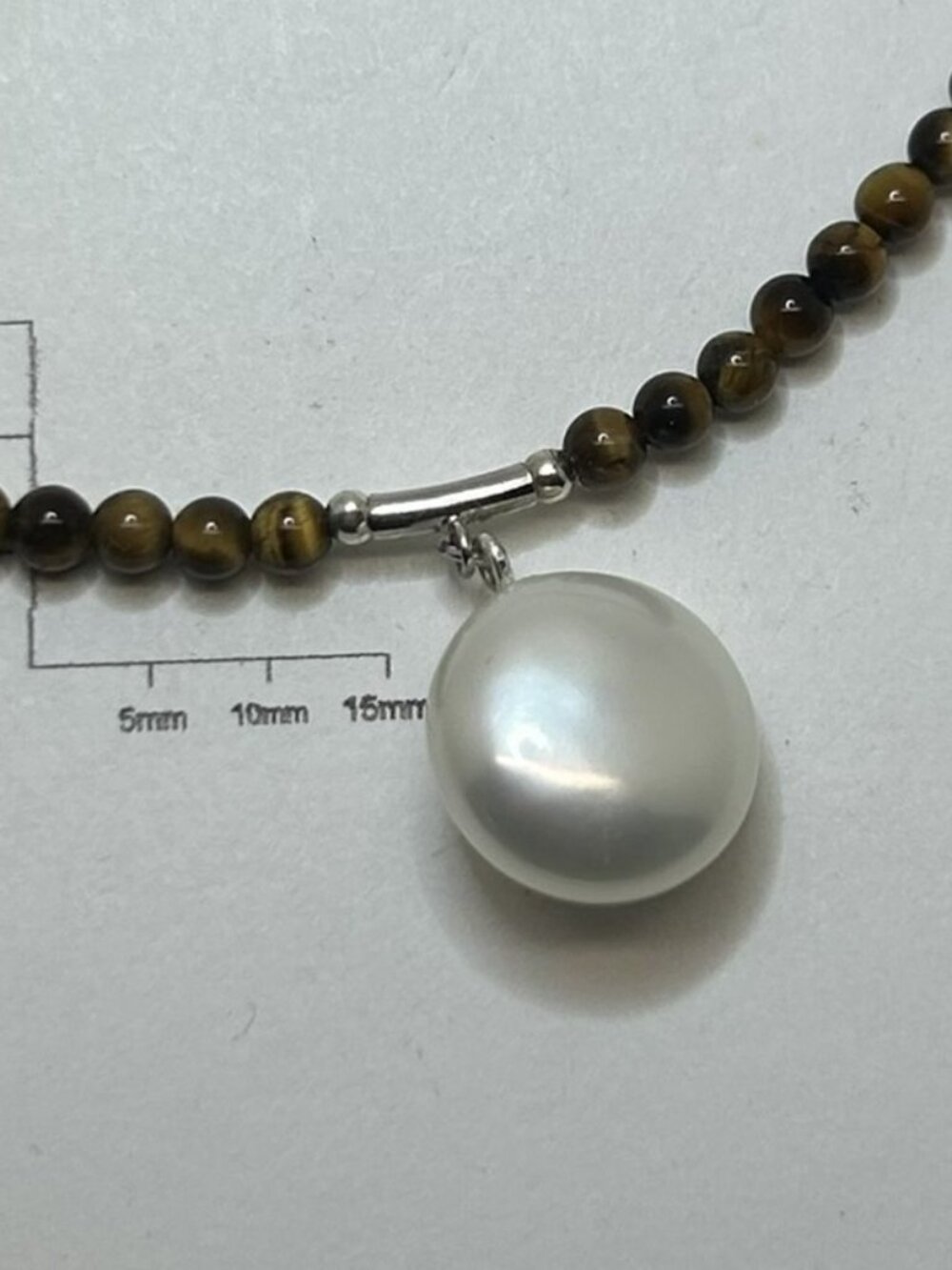 Natural Tiger-Eye Beads Necklace with Freshwater Pearl Pendant.